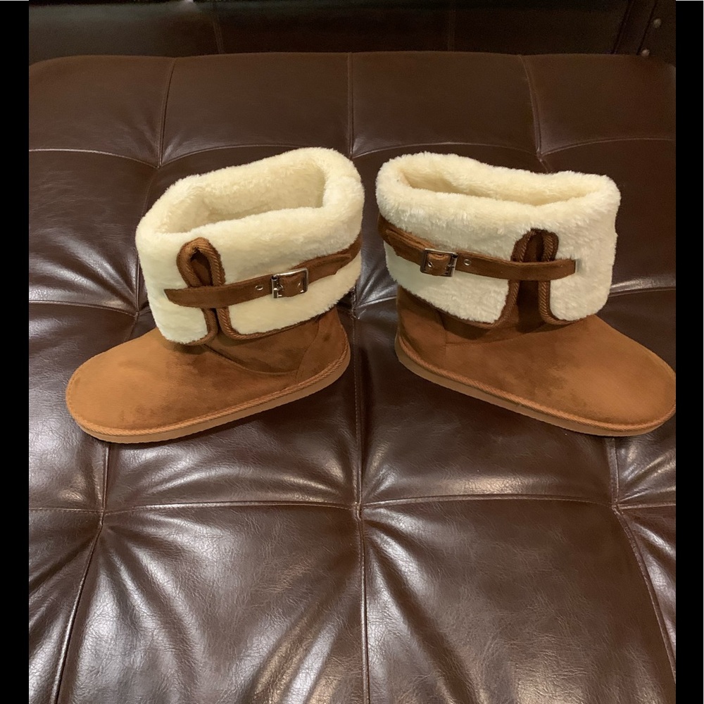 Winter Boots (Women’s) - Picture 2 of 5